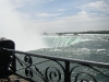 Anneke bij de Niagara watervallen op 4 Juni 2009