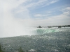Anneke bij de Niagara watervallen op 4 Juni 2009
